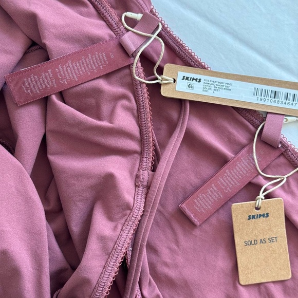 Skims Fits Everybody Picot Cami & Short Set in Beet, size large - Picture 7 of 7